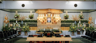 大規模オリジナル生花祭壇事例　～大規模京風デザイン脇祭壇～