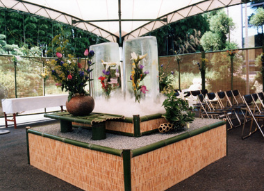 大規模オリジナル生花祭壇事例　～特別京風庭園装飾－氷中花～