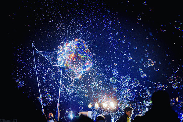 シャボン玉×光の融合　ナイトバブル開催