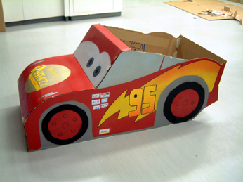 カーズ Cars ライトニングマックィーンをダンボールで製作しました