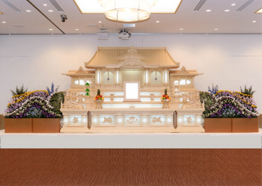 中規模オリジナル生花祭壇事例　～デザイン脇花祭壇～